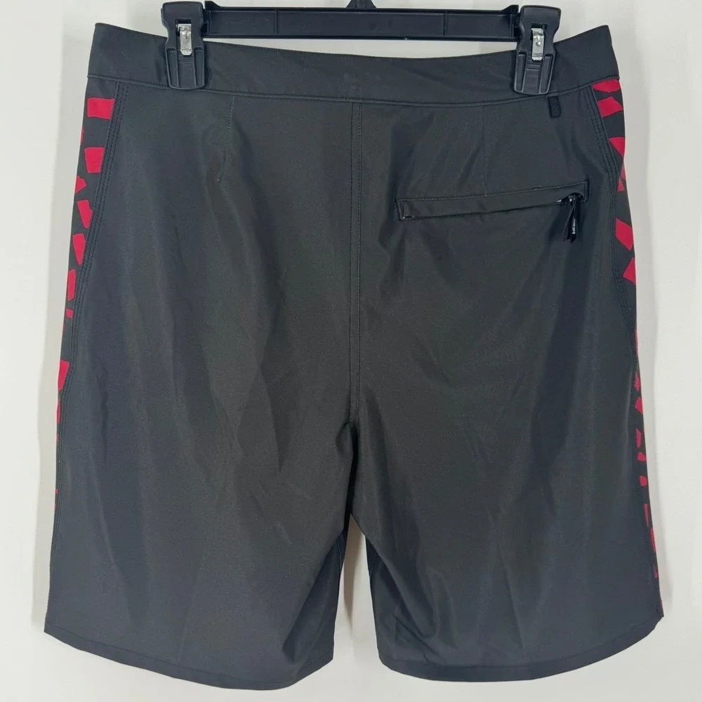 Vans MTE Daily Sideline Mens Boardshorts Black Red 19 Outseam Size 32 Relaxed